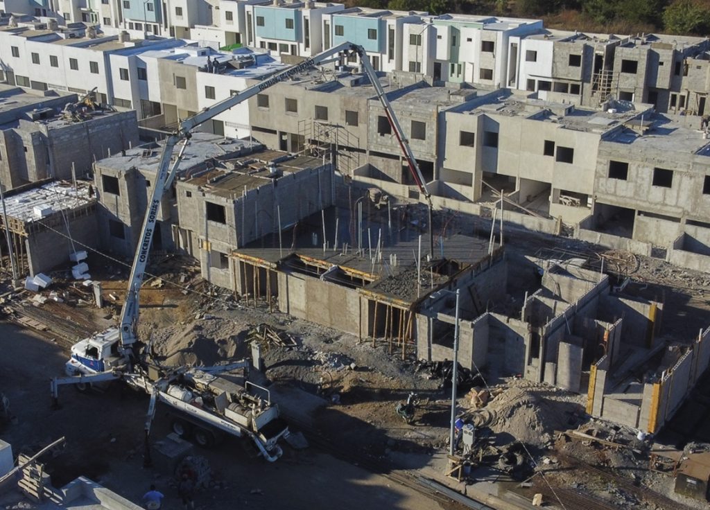 Construcción de complejo habitacional con cimentación y estructura de concreto armado, supervisado por TM ESTRUCTURAL.